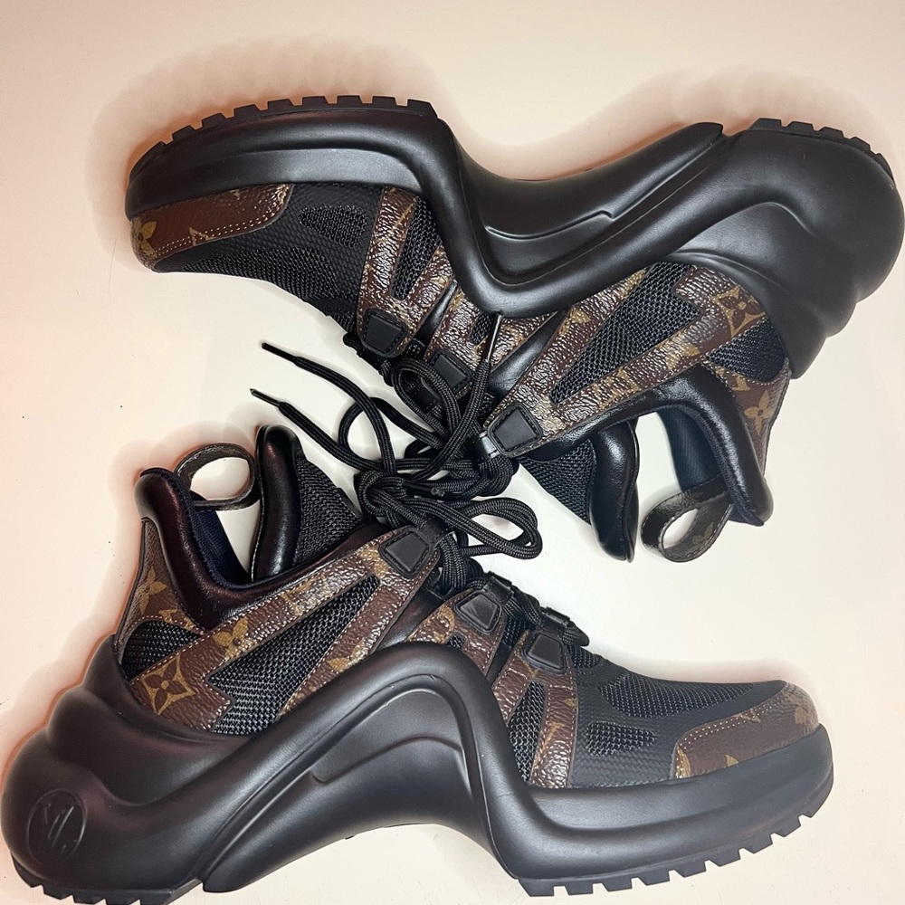 Louis Vuitton Calfskin Monogram LV Archlight Sneakers. - Picture 5 of 6